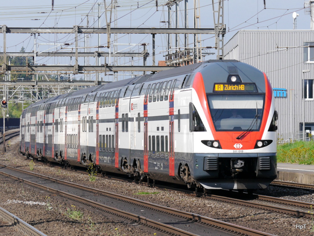 SBB - Triebzug RABe 511 019 bei der durchfahrt im Bahnhof Rupperswil am 20.04.2014
