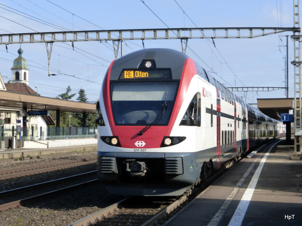 SBB - Triebzug RABe 511 037 als RE nach Olten bei der durchfahrt im Bahnhof Rupperswil am 26.10.2014