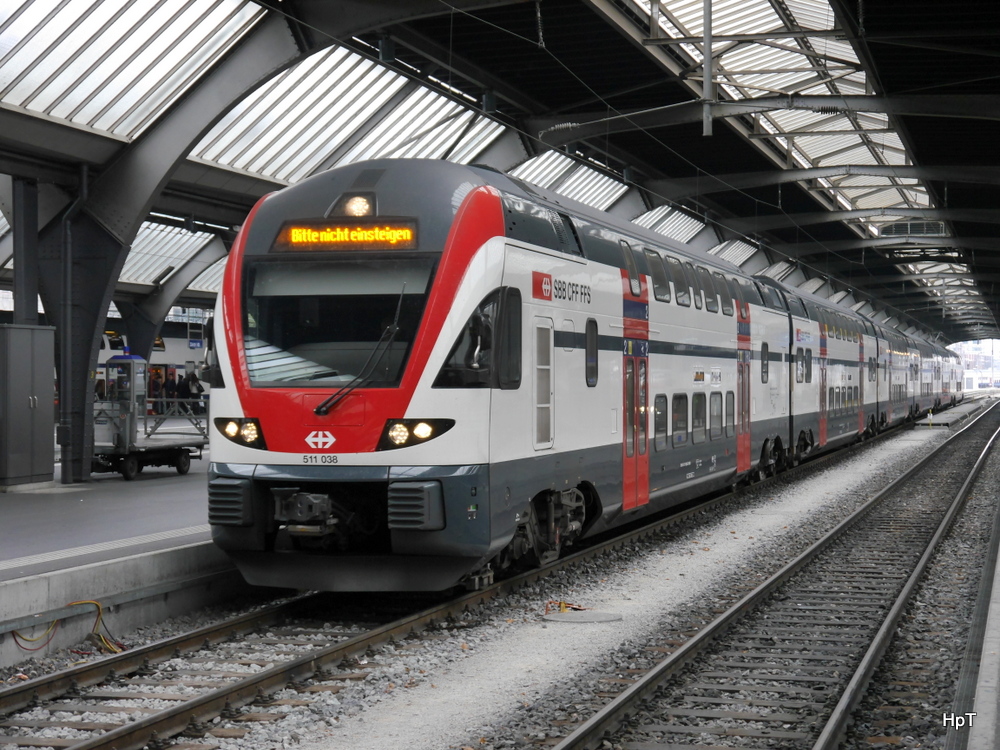 SBB - Triebzug RABe 511 038-7 im HB Zürich am 30.11.2014