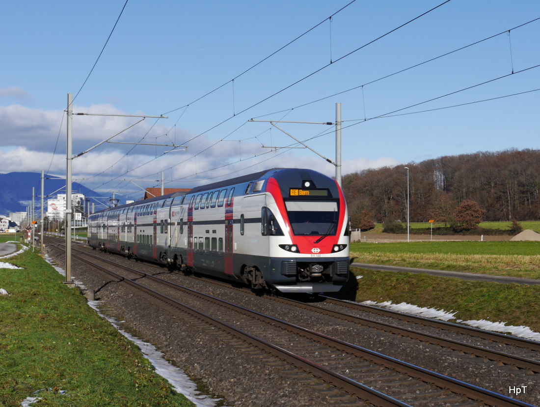 SBB - Triebzug RABe 511  122-9 unterwegs als RE Olten - Bern unterwegs bei Bettenhausen am 04.01.2015
