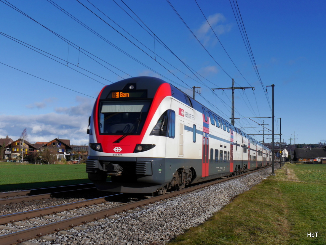 SBB - Triebzug RABe 511 121 unterwegs bei Lyssach am 10.01.2015