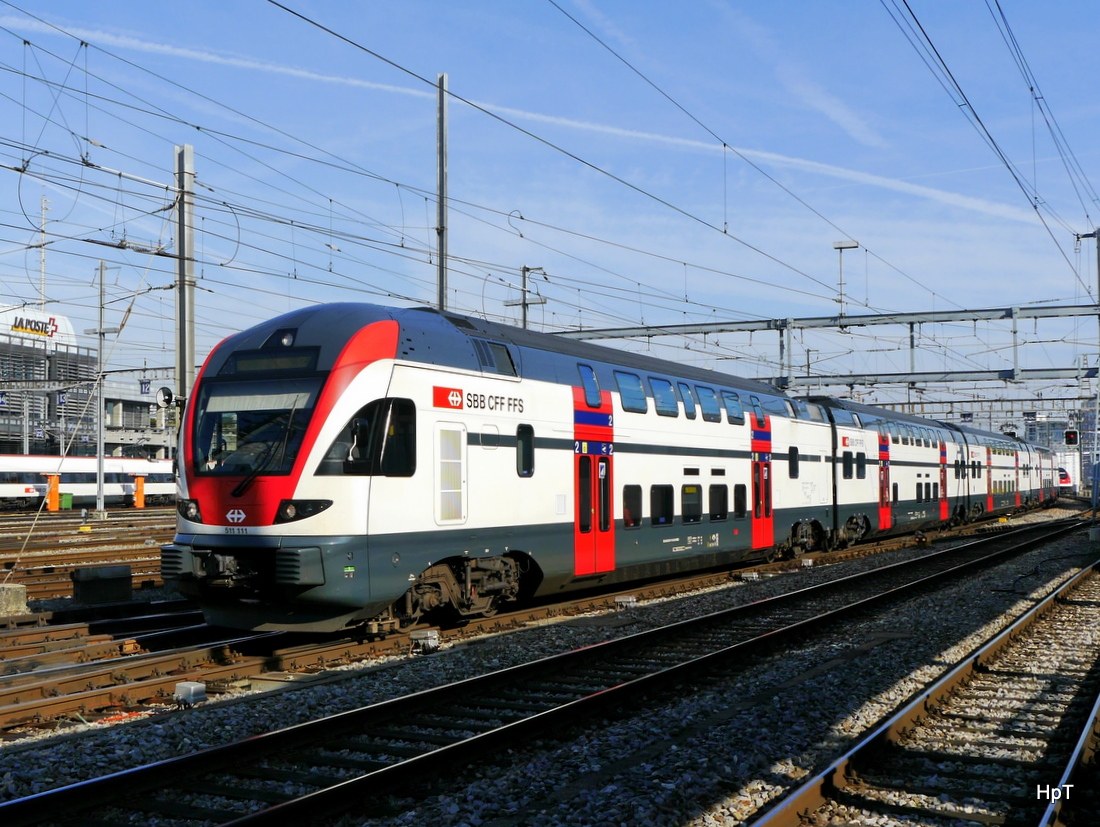 SBB - Triebzug RABe 511 111-2 im Bahnhofsareal in Genf am 08.03.2015
