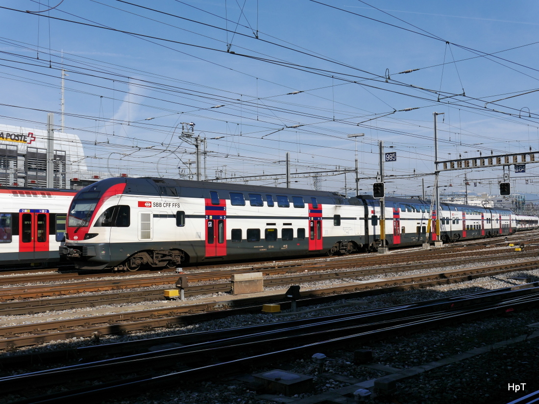 SBB - Triebzug RABe 511 118 im Bahnhofsareal in Genf am 08.03.2015