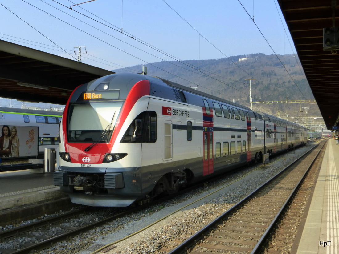 SBB - Triebzug RABe 511 122-9 im Bahnhof Biel am 14.03.2015