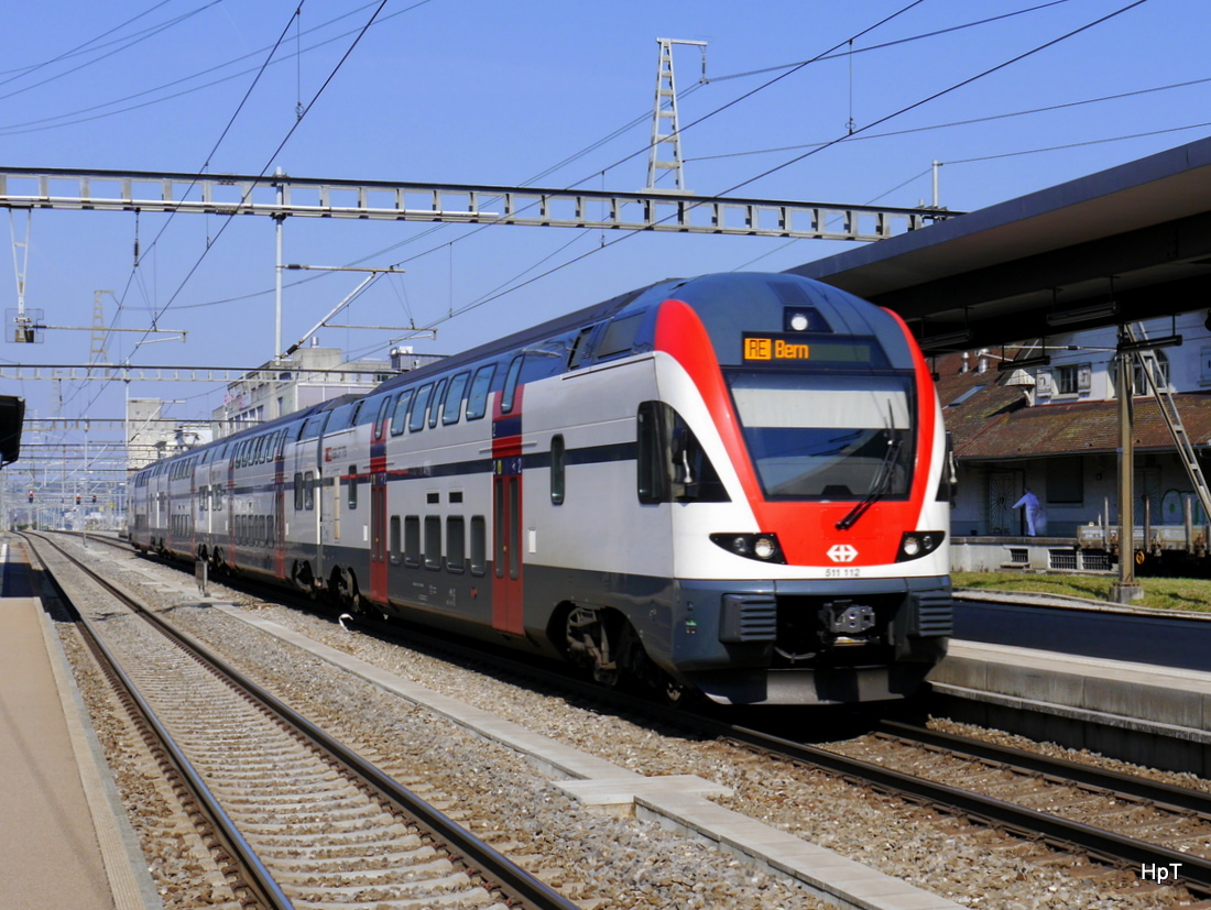 SBB - Triebzug RABe 511 112 bei der durchfahrt im Bahnhof Zollikofen am 23.03.2015
