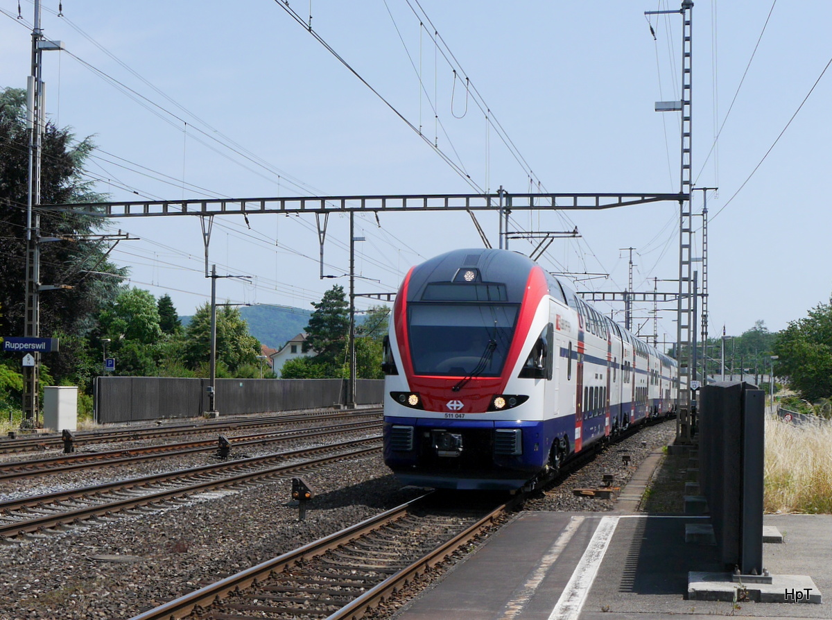 SBB - Triebzug RABe 511 047 bei der durchfahrt im Bahnhof Rupperswil am 11.07.2015
