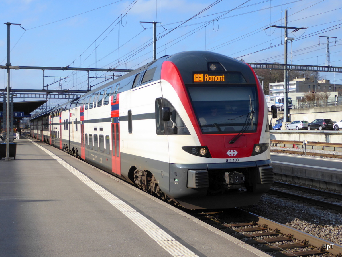 SBB - Triebzug RABe  511 103 bei der ausfahrt aus dem Bahnhof Morges am 16.02.2016