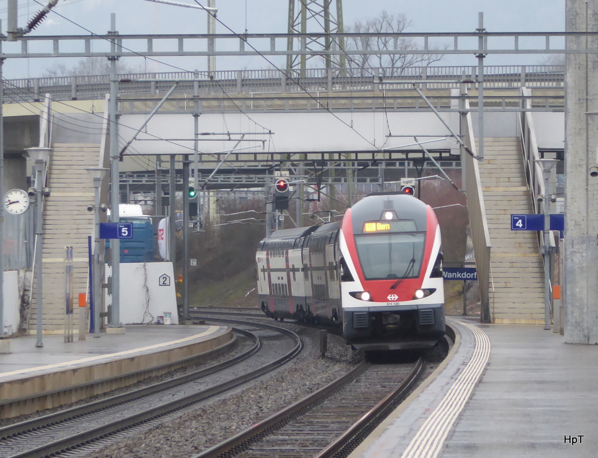 SBB - Triebzug RABe 511 120-3 bei der durchfahrt in der Haltestelle Bern-Wankdorf am 25.03.2016