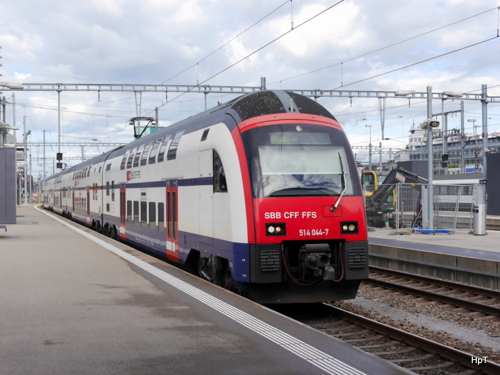 SBB - Triebzug RABe 514 044-7 bei der einfahrt in den Hauptbahnhof Zürich am 21.09.2014