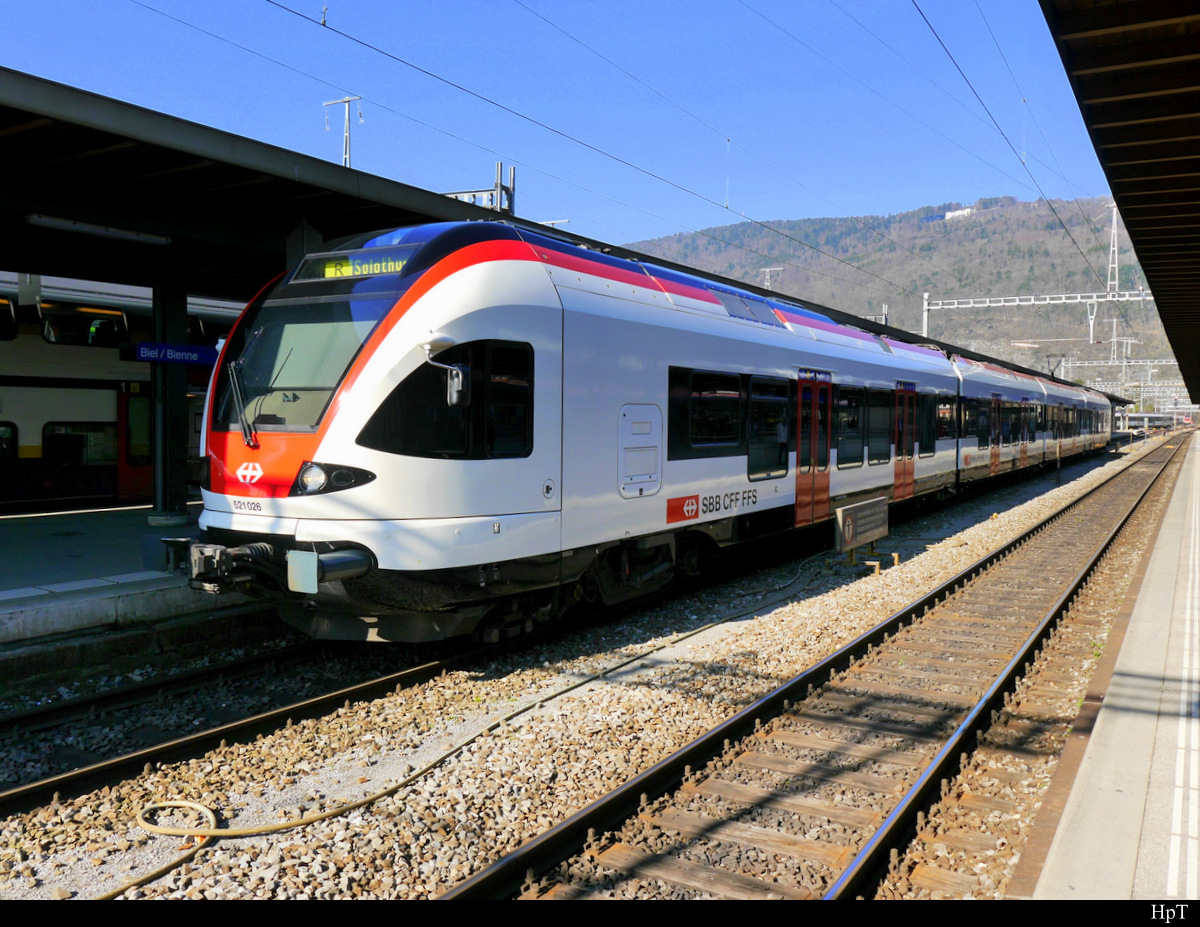 SBB - Triebzug RABe 521 026 im Bahnhof Biel am 23.03.2019