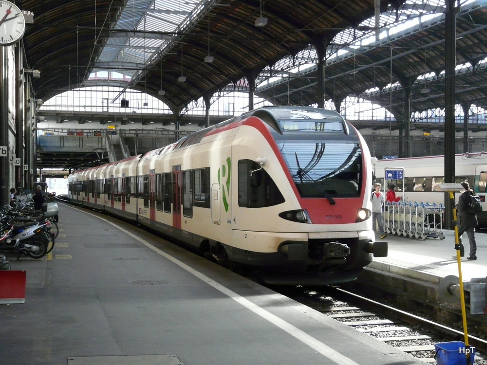 SBB - Triebzug RABe 521 028-1 im Bahnhof Basel SBB am 24.10.2013