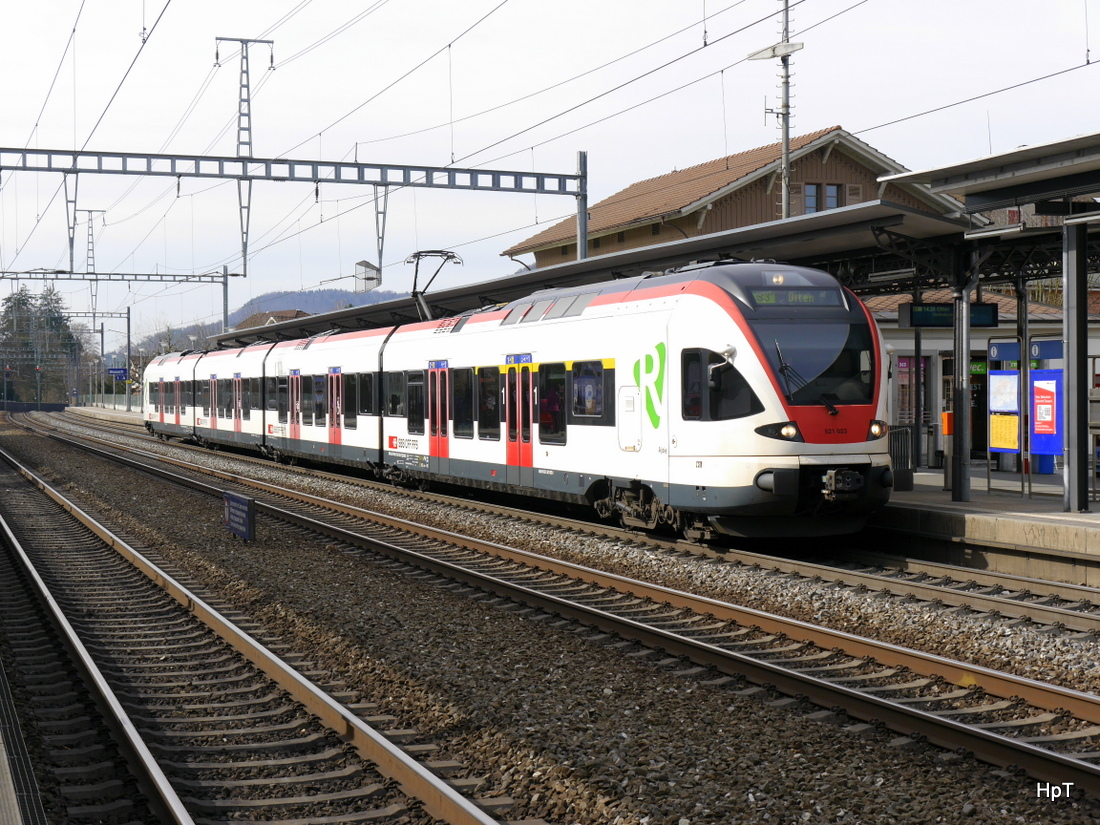 SBB - Triebzug RABe 521 023 im Bahnhof Sissach am 07.03.2015