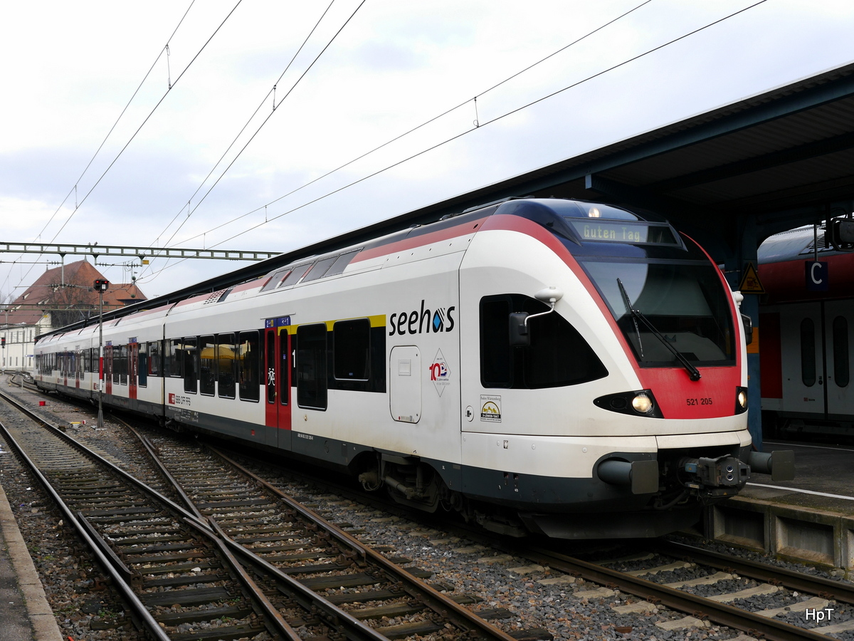 SBB - Triebzug RABe 521 205 im Bahnhof Konstanz am 23.01.2016
