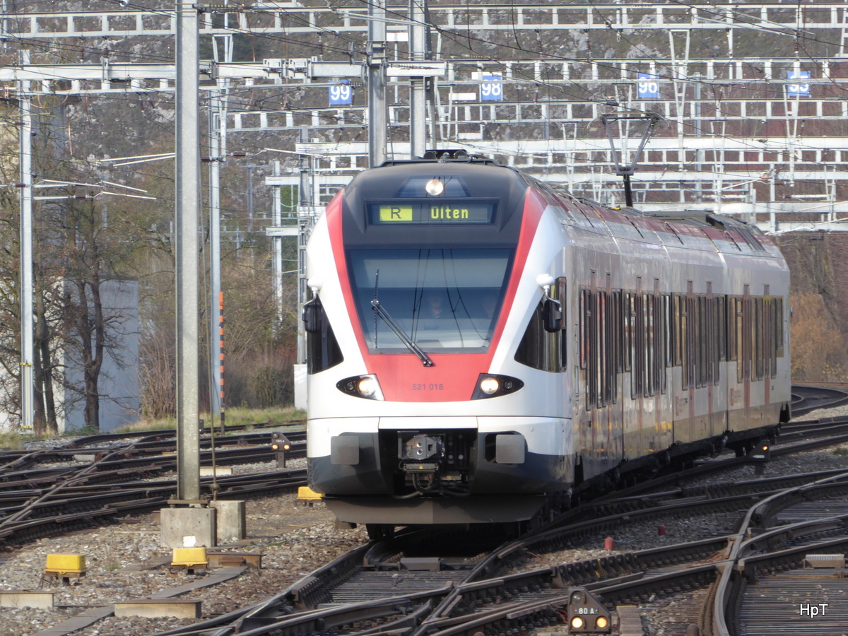 SBB - Triebzug RABe 521 018-7 bei der einfahrt im Bahnhof Biel am 11.02.2016