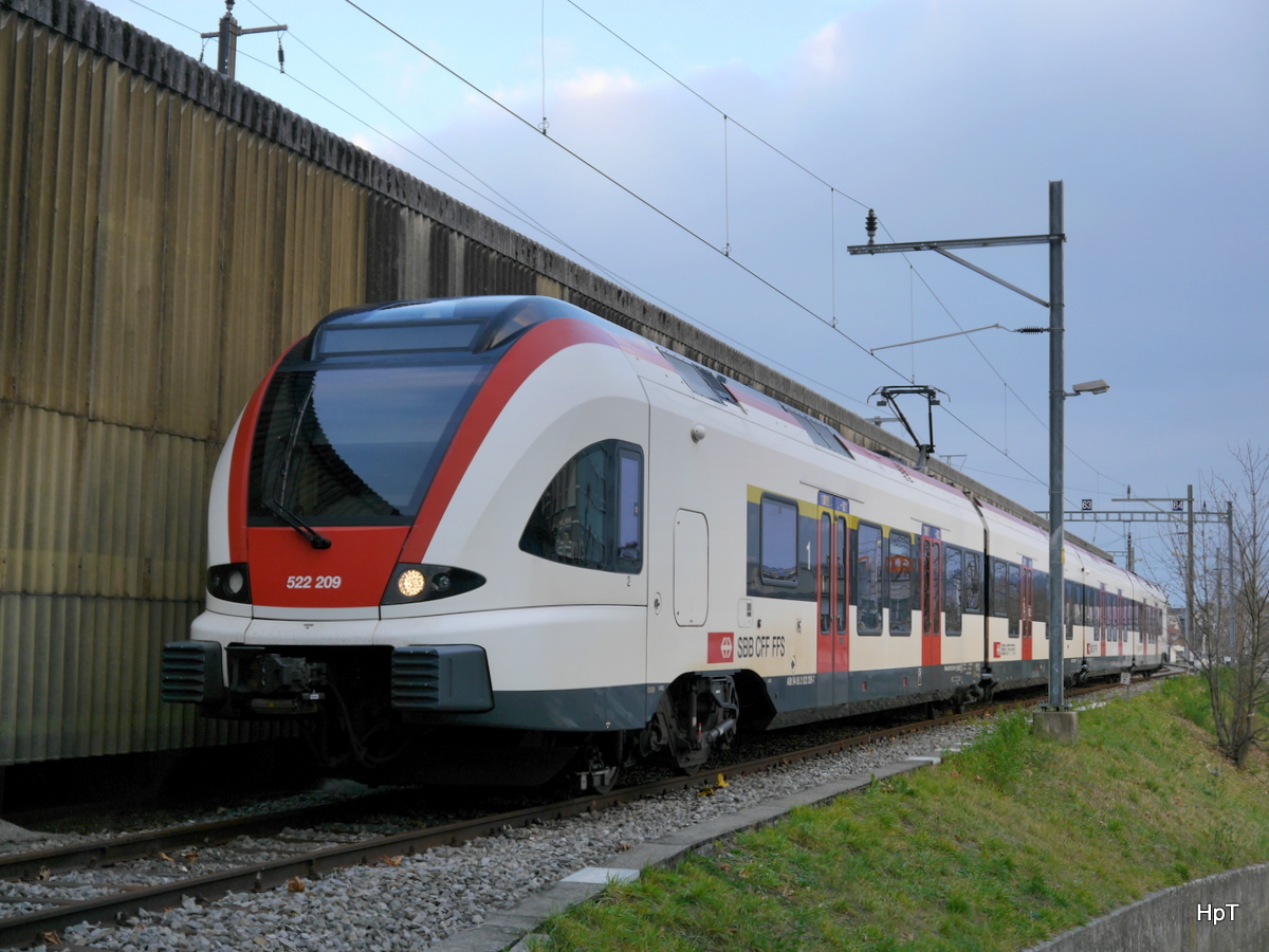 SBB - Triebzug RABe 522 209-1 im Bahnhofsareal im Bahnhof Biel am 02.12.2017
