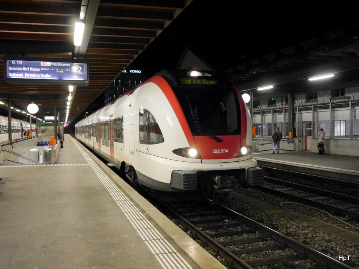 SBB - Triebzug RABe 522 204 im Bahnhof Biel/Bienne am 23.12.2017