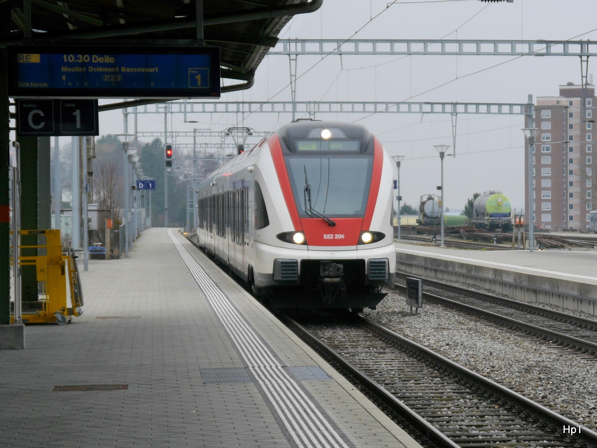 SBB - Triebzug RABe 522 206 bei der einfahrt im Bahnhof Grenchen Nord am 24.02.2018