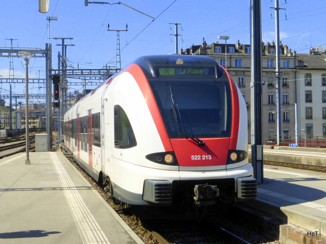 SBB - Triebzug RABe 522 213 bei der einfahrt in Genf am 06.05.2015