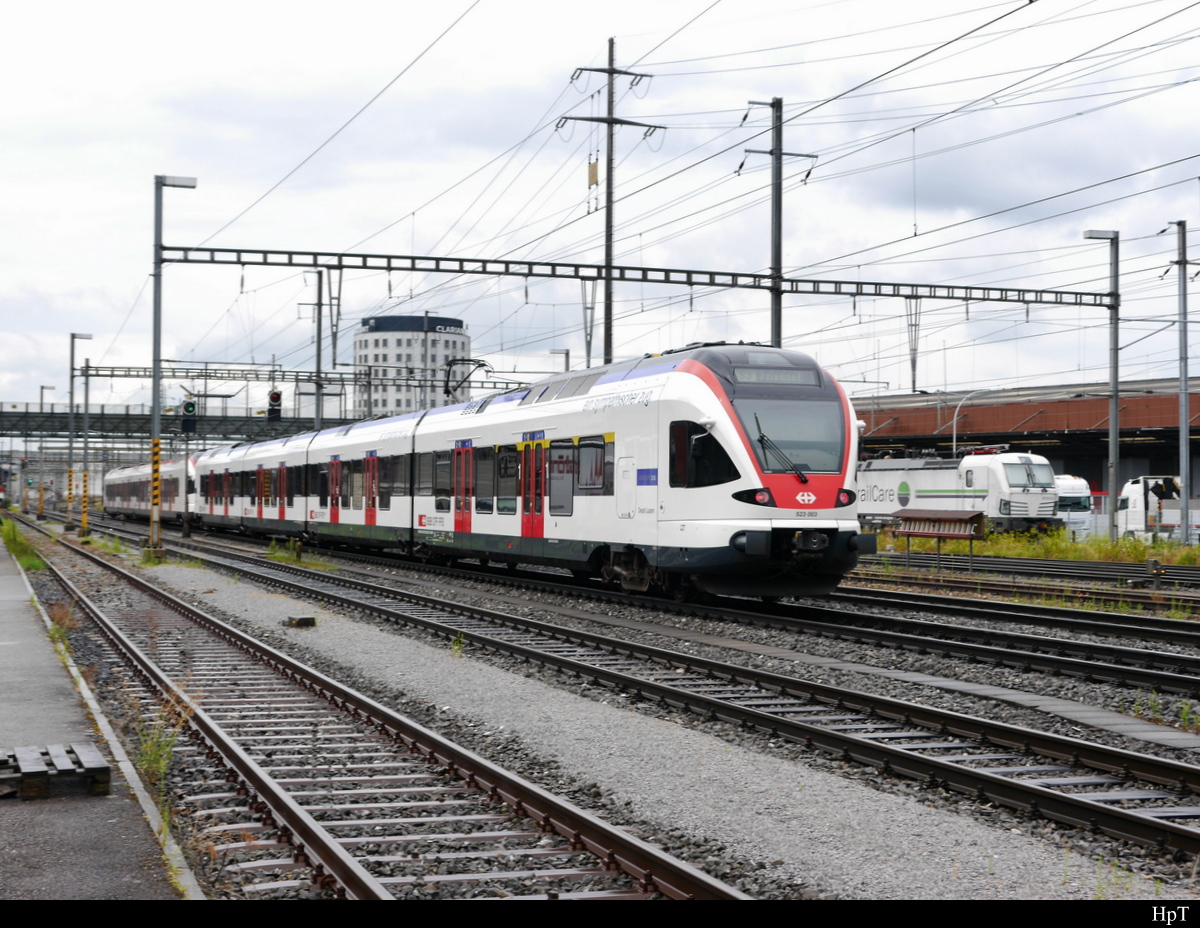 SBB - Triebzug RABe 523 003 und 523 068 zusammen unterwegs im Bahnhofsareal von Prattelen am 21.07.2018