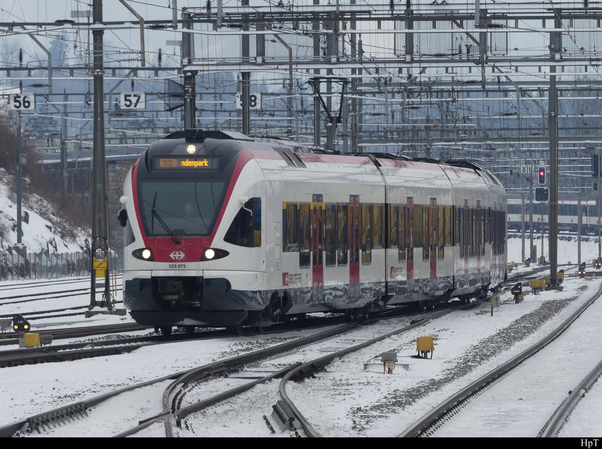 SBB - Triebzug RABe 523 073 bei der einfahrt im Bahnhof von Arth-Goldau am 12.02.2021