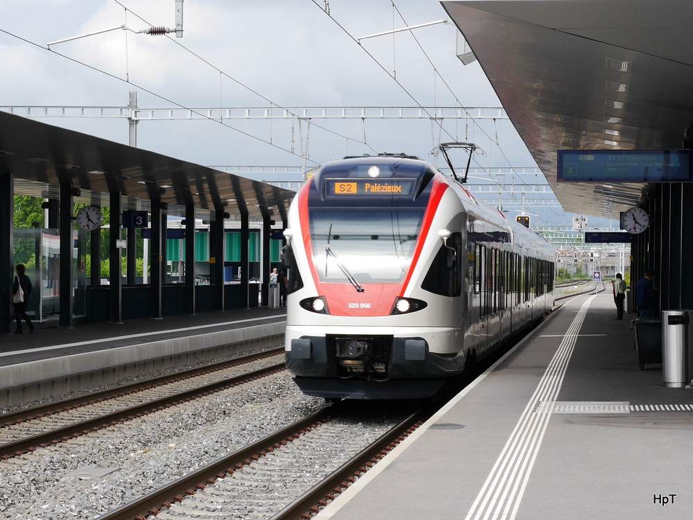 SBB - Triebzug RABe 523 056 bei der Haltestelle Peilly-Malley am 26.04.2014