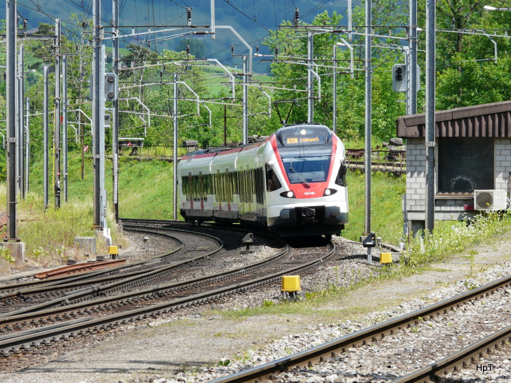 SBB - Triebzug RABe 523 049 bei der einfahrt im Bahnhof von Arth-Goldau am 29.05.2014