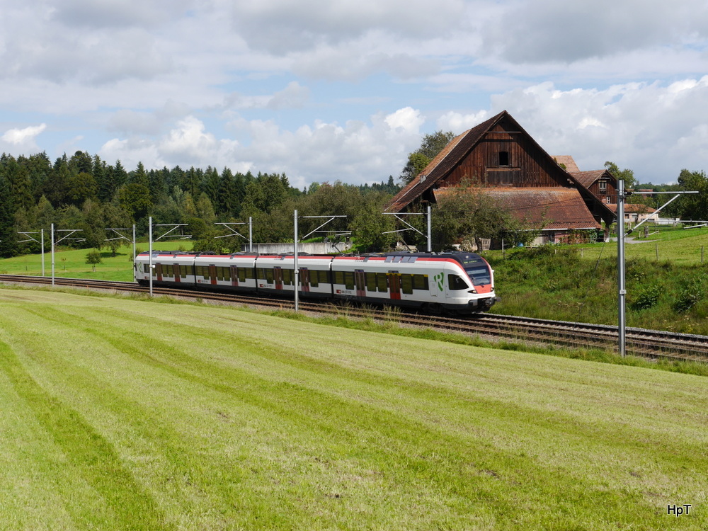 SBB - Triebzug RABe 523 unterwegs bei Rothenburg am 24.08.2014