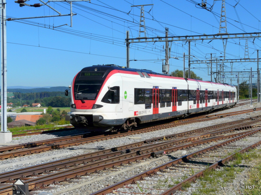 SBB - Triebzug RABe 523024 bei der ausfahrt aus dem Bahnhof von Palzieux am 03.09.2013