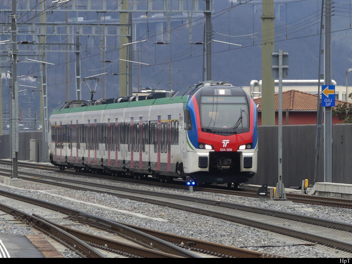 SBB - Triebzug RABe 524 309 bei der einfahrt im Bahnhof Giubiasco am 12.02.2021