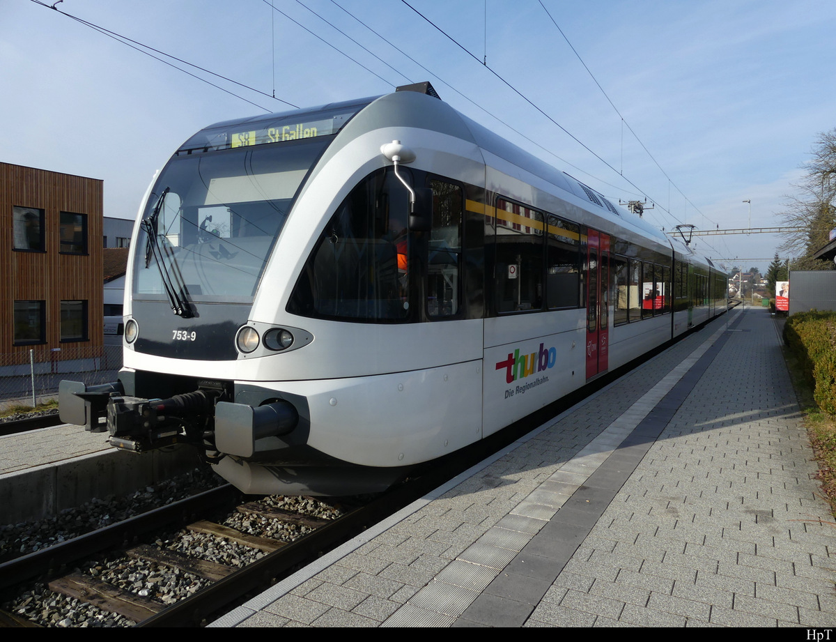 SBB - Triebzug RABe 526 753-9  als S-Bahn von Schaffhausen nach St.Gallen im Bahnhof von Diessenhofen am 05.02.2021