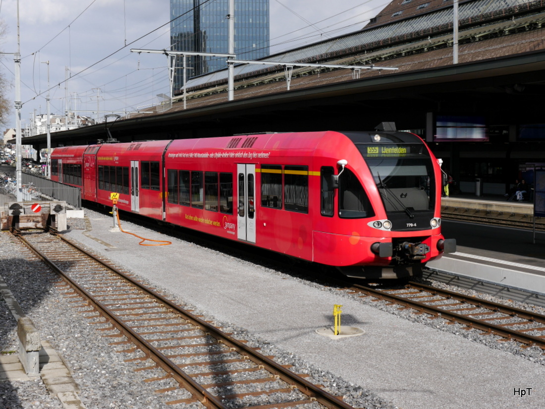 SBB - Triebzug RABe 526 779-4 im Bahnhof von St. Gallen am 27.03.2015