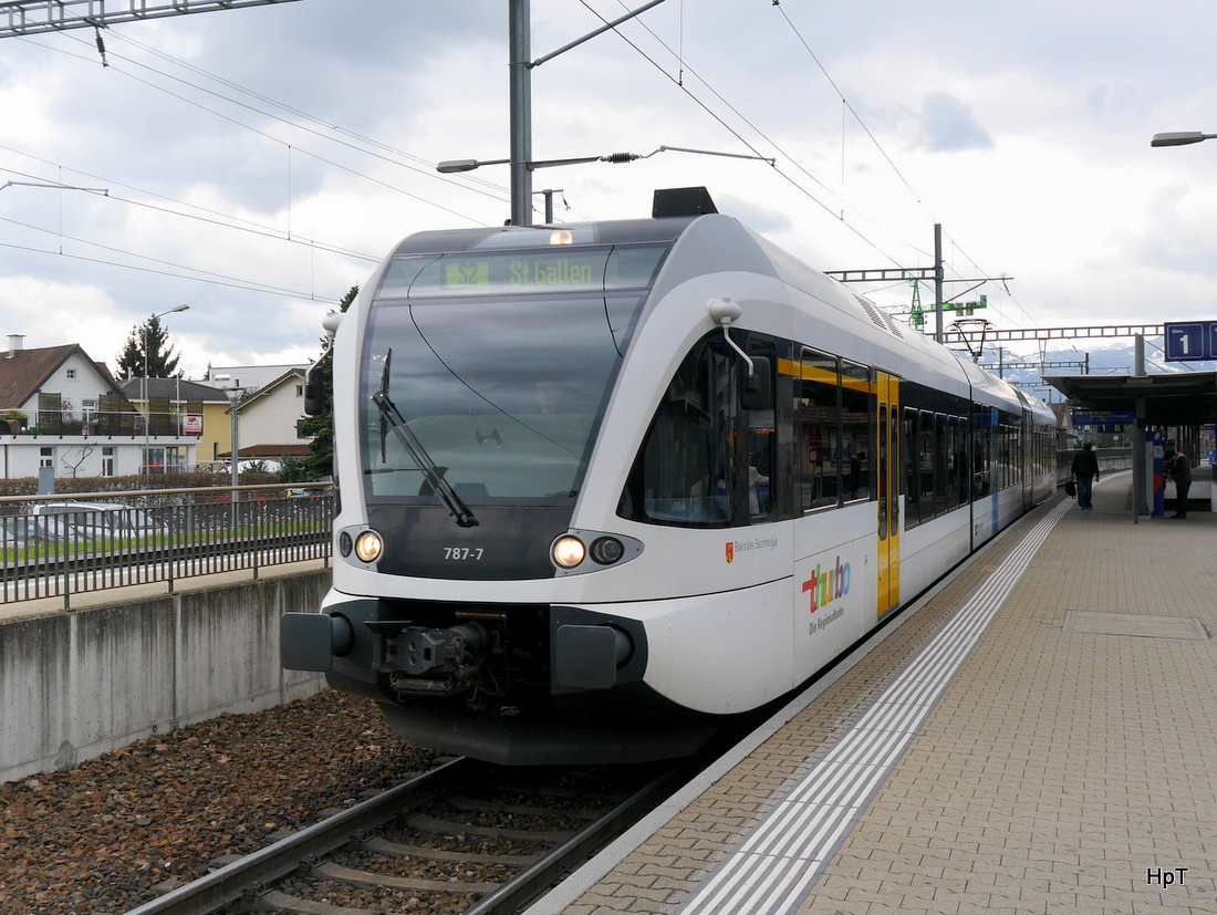SBB - Triebzug RABe 526 787-7 im Bahnhof von Heerbrugg am 27.03.2015