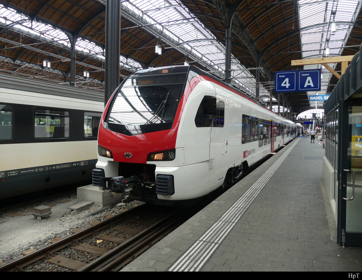 SBB - Triebzug RABe 94 85 0 523 503-6 im Bahnhof Basel SBB am 22.05.2022
