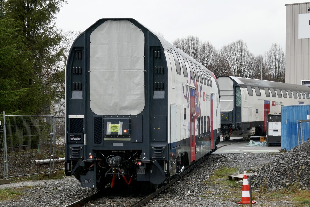 SBB Twindexx IC 200 Familienwagen 94 85 2 502 014-5 am 22.12.18 beim Bombardier Werk Villeneuve abgestellt.