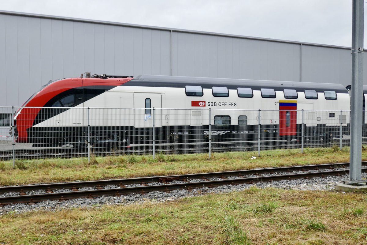 SBB Twindexx IC 200 Steuerwagen ADt 94 85 1 502 001-4 am 22.12.18 beim Bombardier Werk in Villeneuve abgestellt.