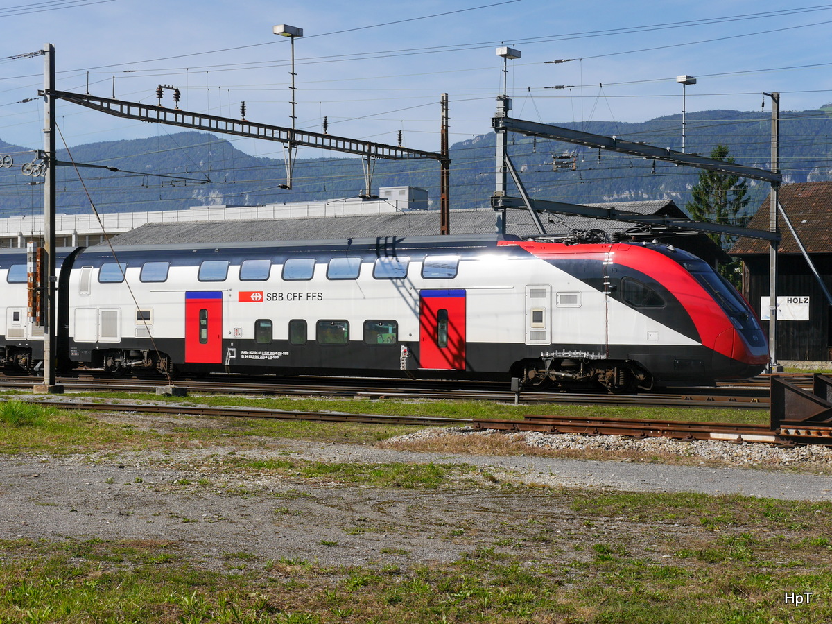 SBB - TWINDEXX Steuerwagen Bt 94 85 5 502 203-4 im Bahnhofsareal in Solothurn am 21.09.2017