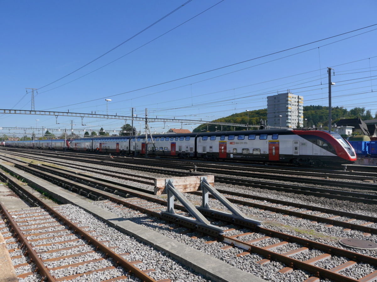 SBB - TWINDEXX triebzug RABe 94 85 0 502 403-4 im Bahnhofsareal in Solothurn am 21.09.2017