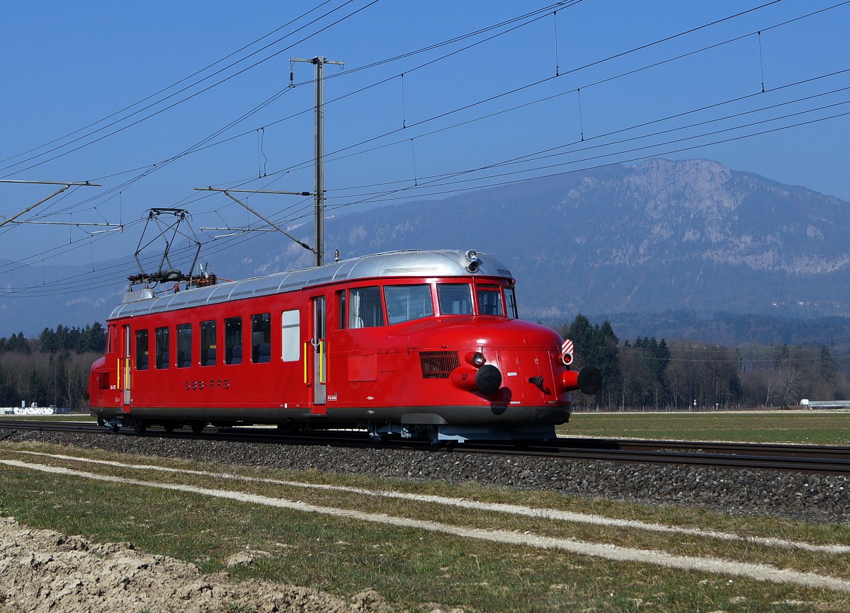 SBB: Unglückszahl 13 ? Bei der Zahl DREIZEHN muss es sich nicht unbedingt um eine UNGLUECKSZAHL handeln, da ich am Freitag den 13. MAERZ 2015 innerhalb von nur 25 Minuten auf der selben Fotostelle bei Deitingen per Zufall der Hilfszug XTmas 99859174001-9, das Diagnosefahrzeug der SBB Infrastruktur sowie den RAe 2/4 1001 von SBB Historic fotografieren konnte. 
Foto: Walter Ruetsch  