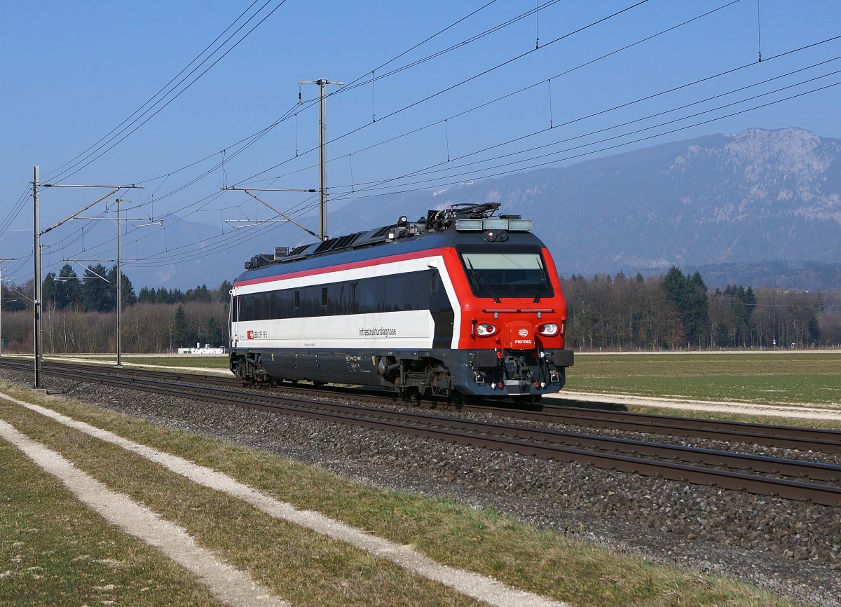 SBB: Unglückszahl 13 ? Bei der Zahl DREIZEHN muss es sich nicht unbedingt um eine UNGLUECKSZAHL handeln, da ich am Freitag den 13. MAERZ 2015 innerhalb von nur 25 Minuten auf der selben Fotostelle bei Deitingen per Zufall der Hilfszug XTmas 99859174001-9, das Diagnosefahrzeug der SBB Infrastruktur sowie den RAe 2/4 1001 von SBB Historic fotografieren konnte. 
Foto: Walter Ruetsch  