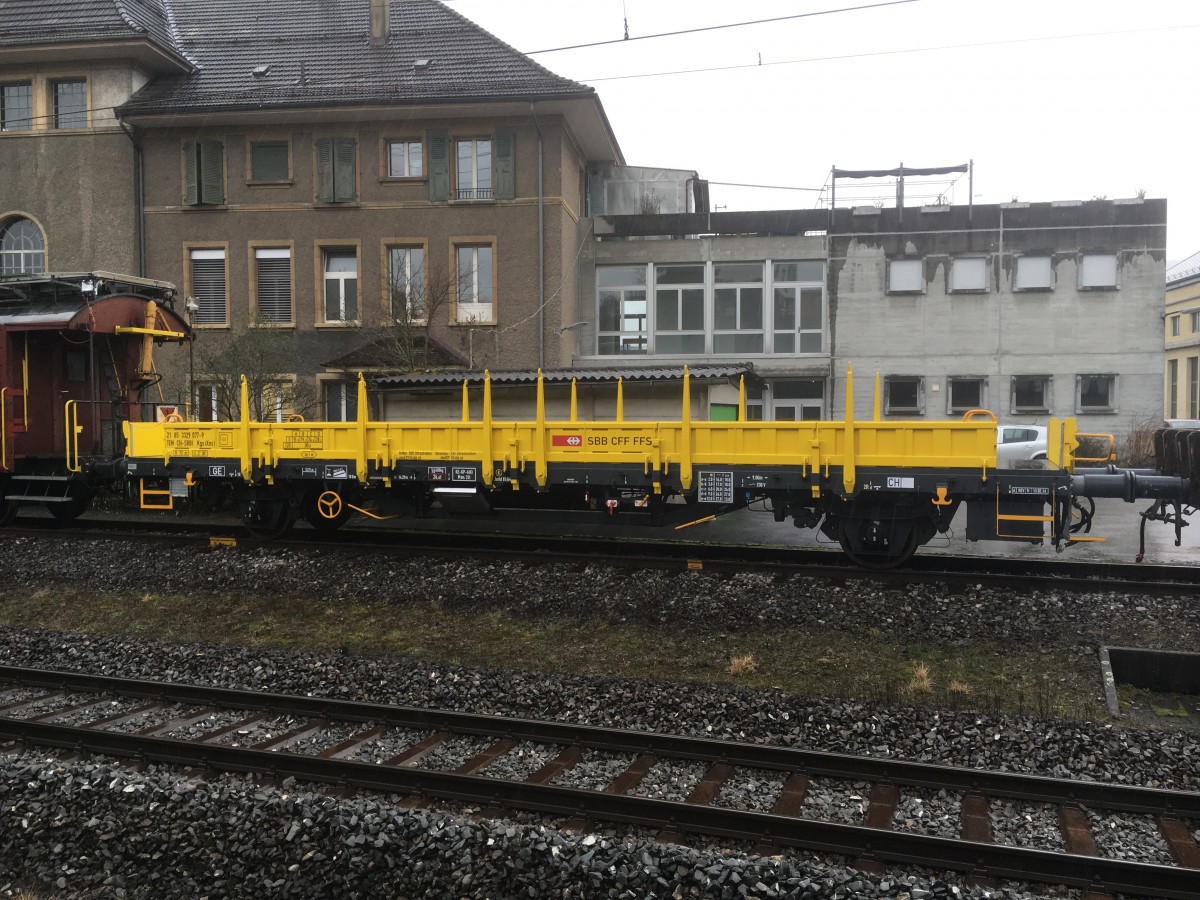 SBB Wagen für Fahrleitungsdienst. Kgs ( Xns ) 21 85 3329 077-9 in Biel/ Bienne Unterwerk. 23.2.2016