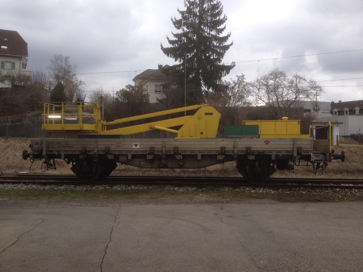 SBB XTm 91505 ( 7m ) selbstfahrende Hebebühne, in Biel/Bienne am 26.03.2015 beim Fahrleitungsdienst.
