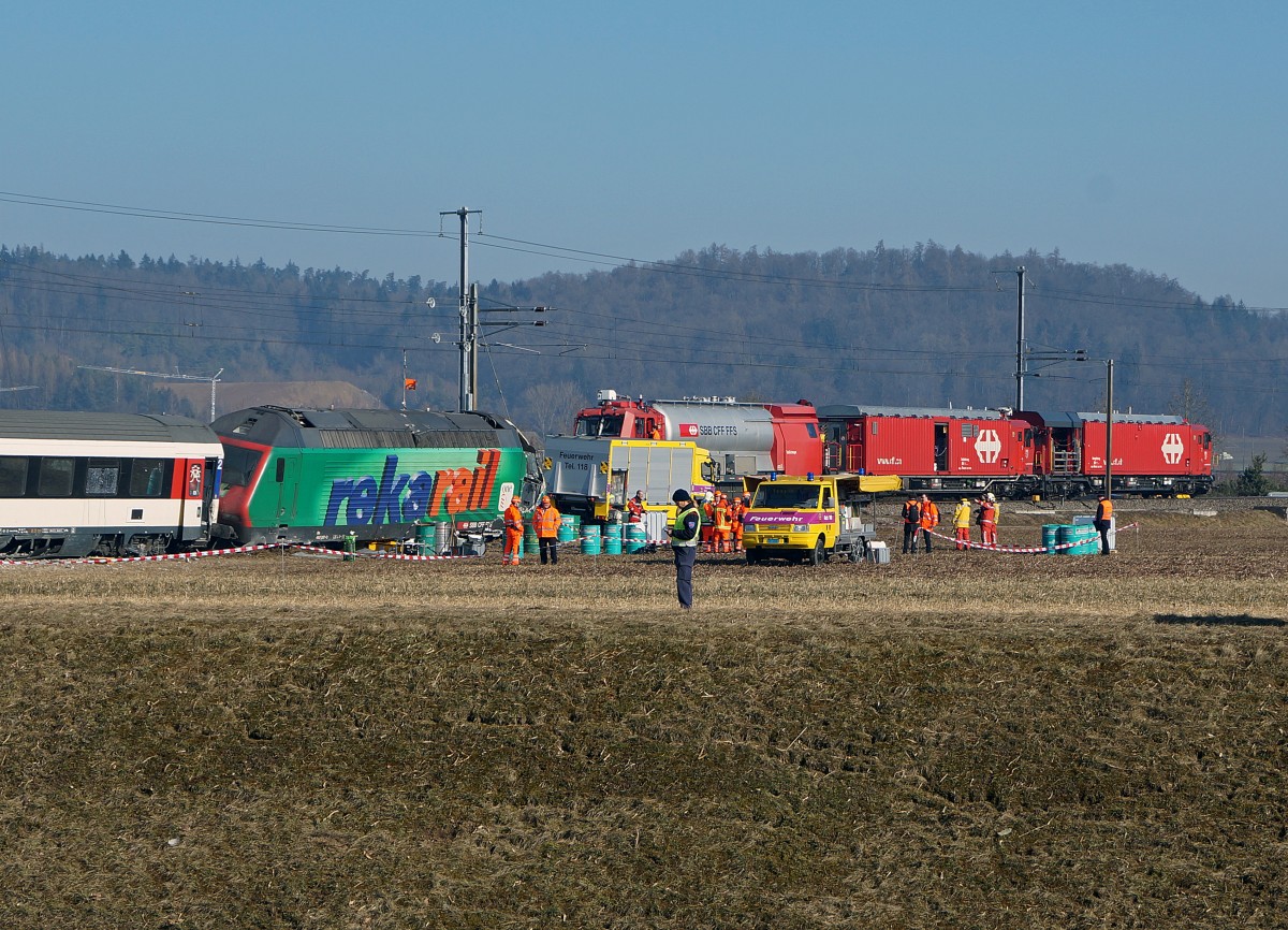 SBB: Zugskollision vom 20. Februar 2015 in Rafz. Beim Fotografieren wurden die Weisungen des Sicherheitspersonals strikte eingehalten. 
Foto: Walter Ruetsch