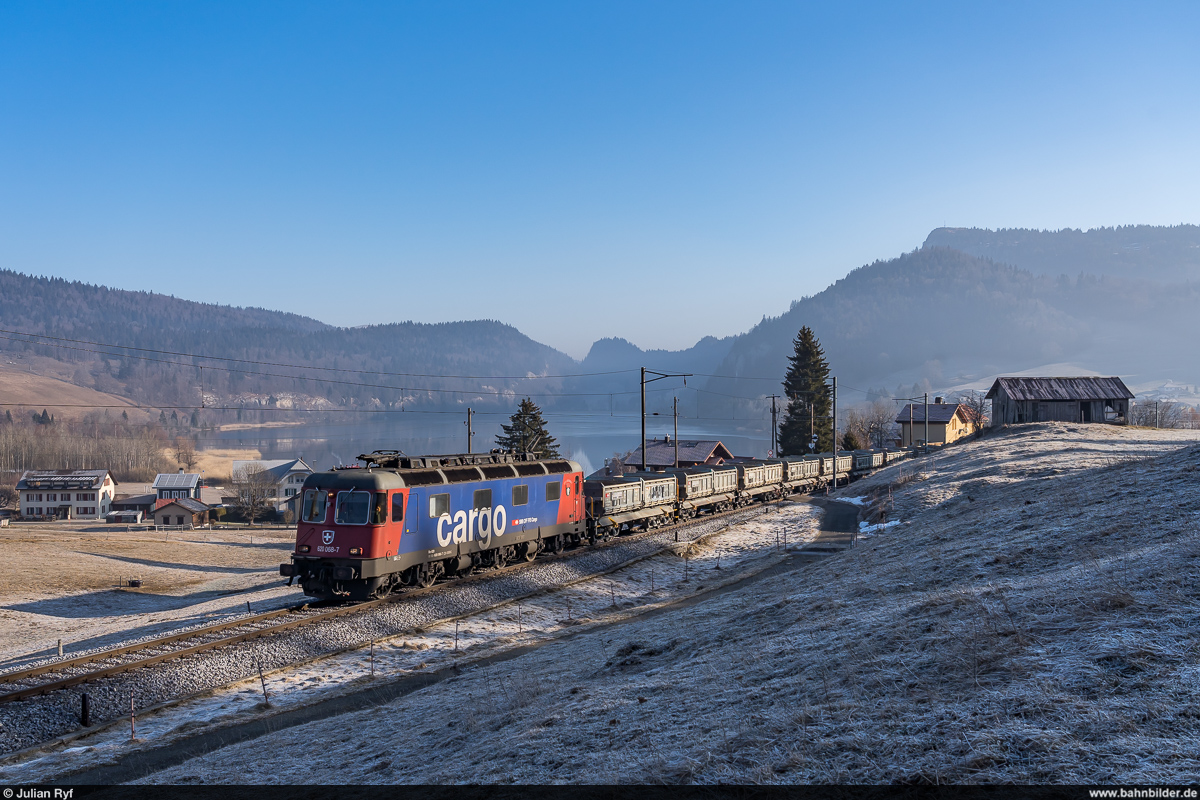 SBBC Re 620 068 / Les Charbonnières, 10. März 2022<br>
Güterzug 69701 Lausanne-Triage - Le Brassus