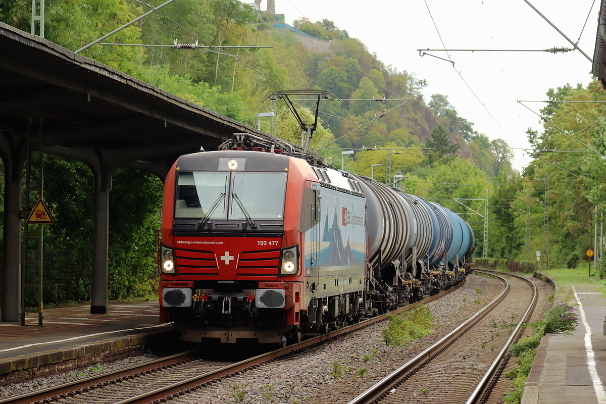 SBBCI 193 477 kommt mit einem Kesselwagenzug durch Remagen-Rolandseck gefahren 31.8.2026