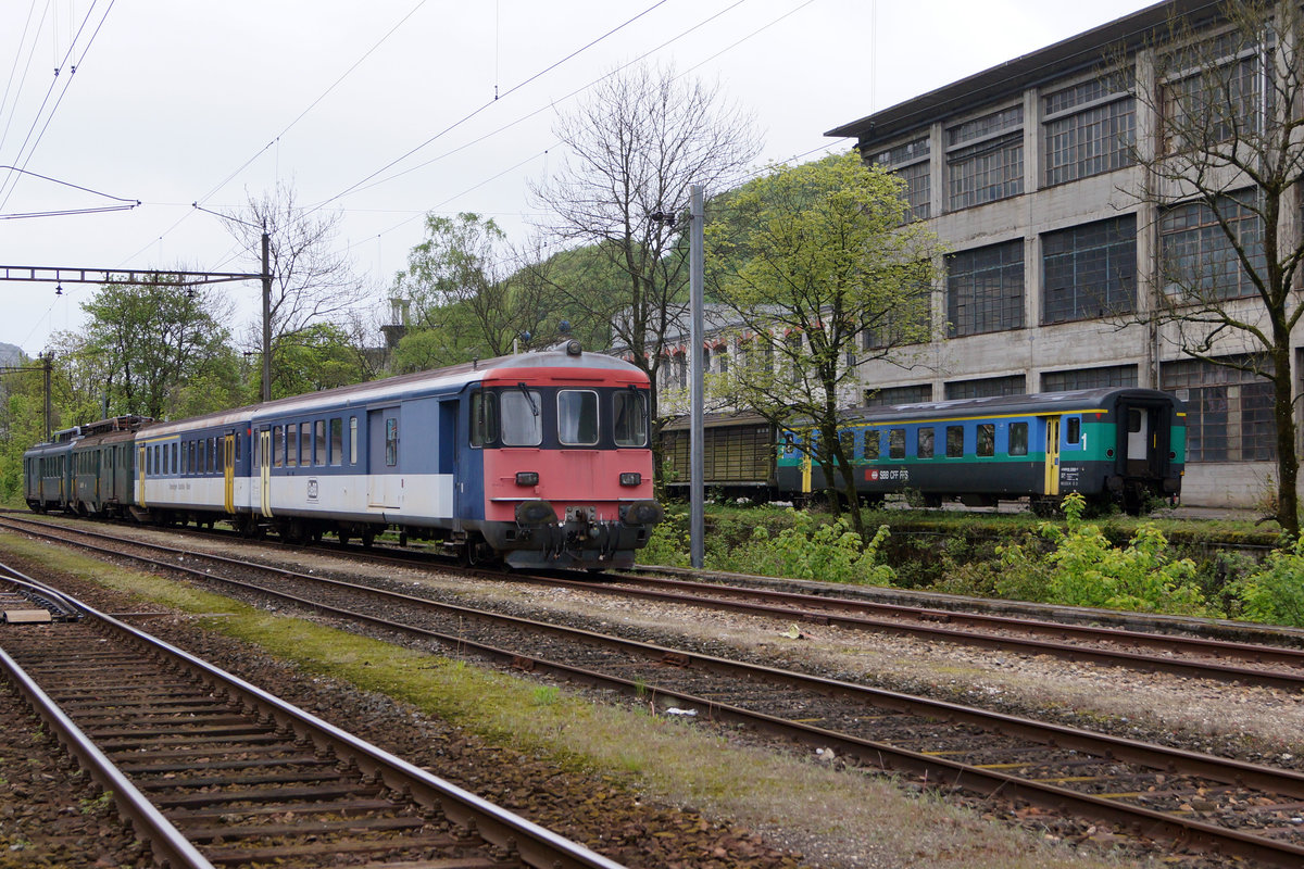SBB/OeBB/DSF: Bahnidylle in der Klus bei Balsthal am 7. Mai 2017.
Bald ist dieser spezielle Anblick Geschichte.
Foto: Walter Ruetsch 