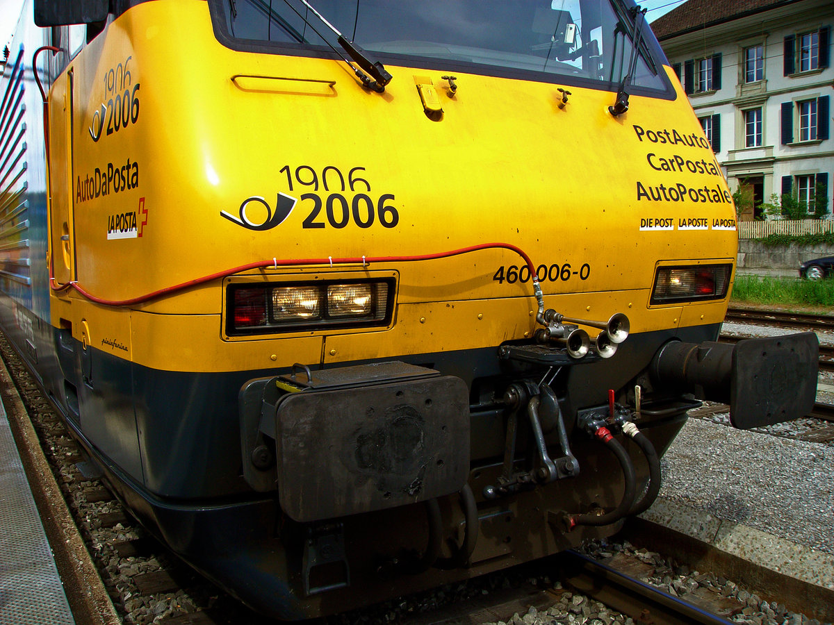 SBB/PTT: Am 22. April 2005 hiess es Freude herrscht, als in Aarberg das Posthorn der Re 460 006-0 erklang.
Foto: Walter Ruetsch 