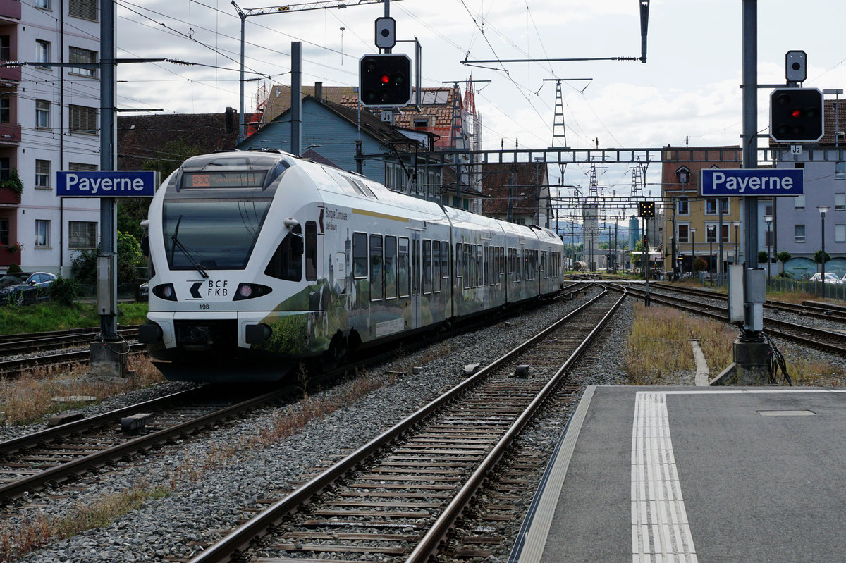 SBB/TPF: BAHNHOFIMPRESSIONEN PAYERNE VOM 6. September 2017.
Ausfahrt der S 30 nach Yverdon les Bains mit TPF RABe 527-198.
Foto: Walter Ruetsch