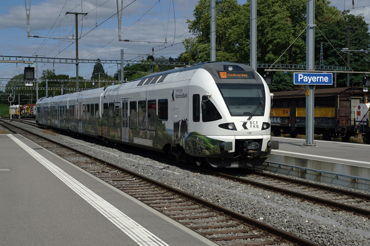 SBB/TPF: BAHNHOFIMPRESSIONEN PAYERNE VOM 6. September 2017.
Einfahrt der S 30 nach Yverdon les Bains mit TPF RABe 527-198.
Foto: Walter Ruetsch
