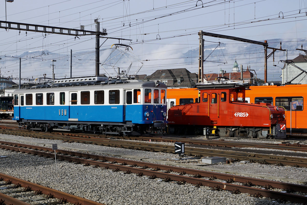 S'BLAUE BÄHNLI
Vom Regionalverkehr Bern Solothurn RBS
Impressionen der Sonderfahrt vom 8. Februar 2019.
Zusammentreffen von den ehemaligen VBW-Fahrzeugen BDe 4/4 36, 1913 und Ge 4/4 112, 1927 in Solothurn.
Foto: Walter Ruetsch