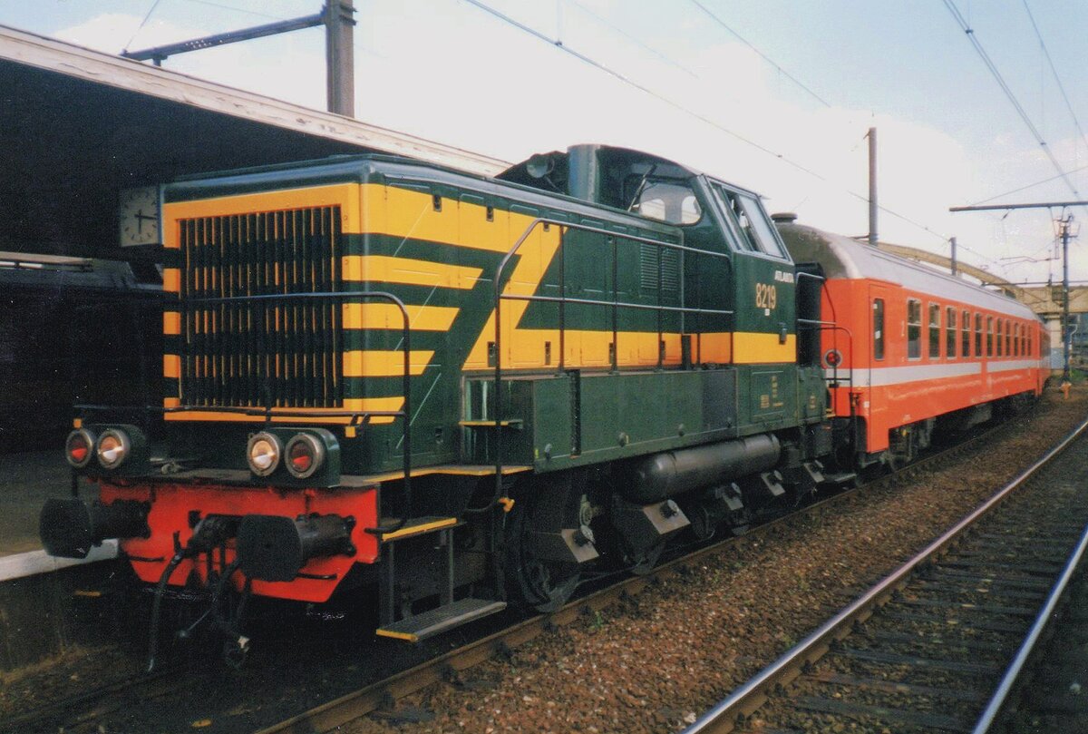 Scanbild: 'ATLANTA' 8219 rangiert am Abend von 13 Juli 1999 in Lüttich-Guillemins.